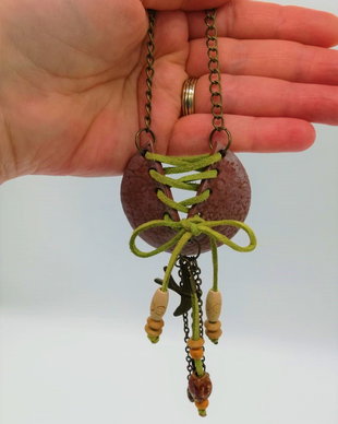 Pandantiv cu accesorii metalice