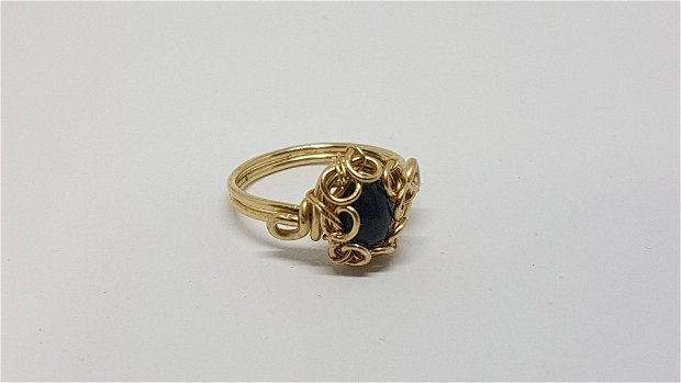 inel din aur filat , inel cu opal etiopian negru.