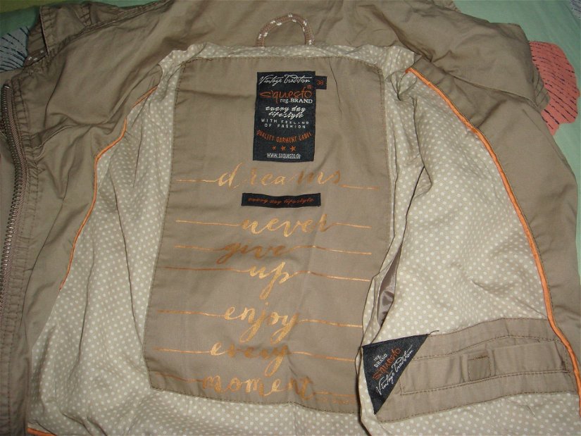 Jacheta parka din bumbac bej, cu aplicatii pe maneci