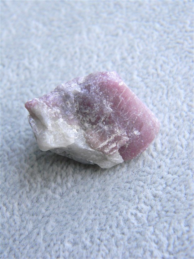 Specimen - turmalina roz (rubelit) - (C40C)