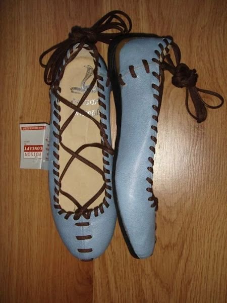 Pantofi noi, din piele albastra bleu, cu sireturi maro