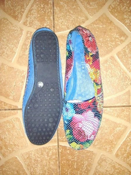 Pantofi noi, din piele exceptionala, cu imprimeu floral colorat