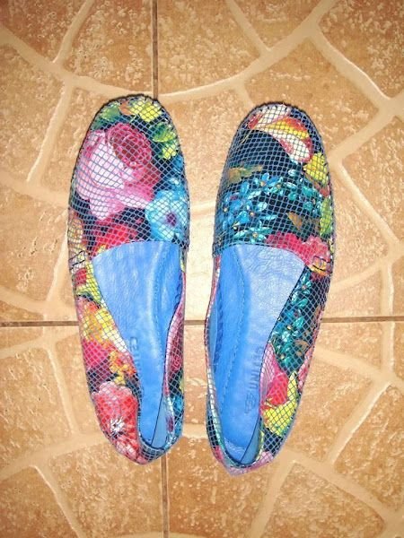 Pantofi noi, din piele exceptionala, cu imprimeu floral colorat