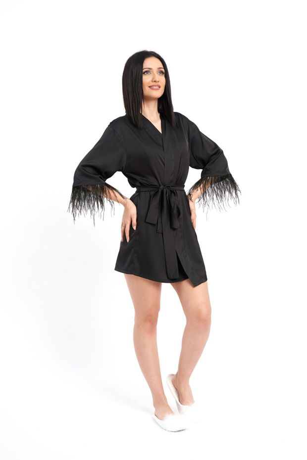 Kimono Negru din Satin de Matase cu Pene de Strut