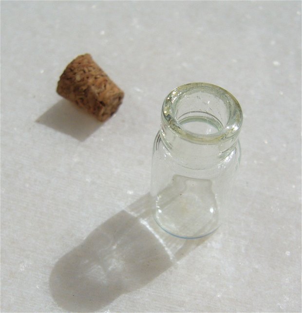 Sticluta aprox 10x19 mm (23 mm cu dopul din pluta)