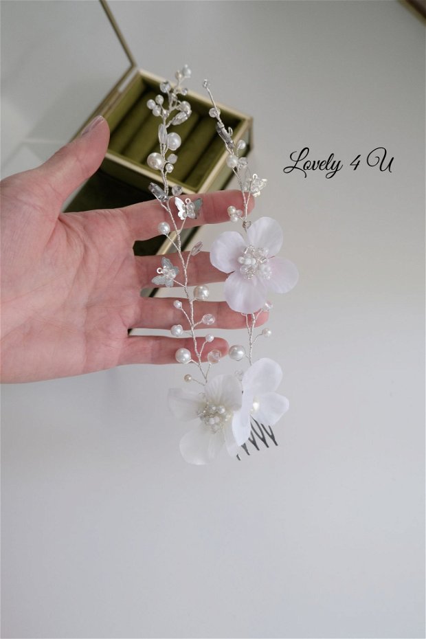 Loredana *Accesoriu floral cu perle, cristale și pietricele