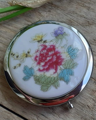 Pudriera/oglinda dubla cu capac de portelan, alb cu floricele