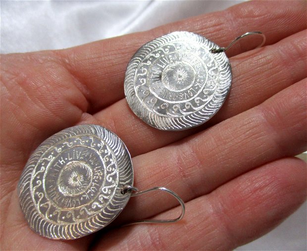 Cercei rotunzi argint gravat simboluri dacice