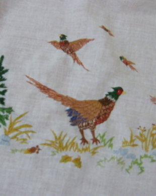 Napron cu broderie manuala