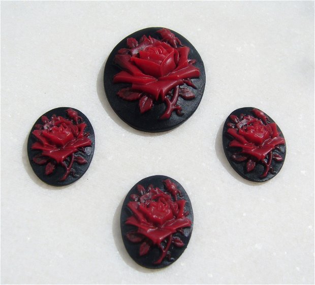 (4 bucati) Set din 4 camee rasina cu trandafir rosu pe fond negru