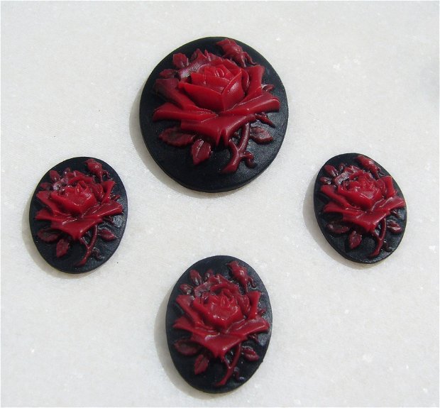 (4 bucati) Set din 4 camee rasina cu trandafir rosu pe fond negru