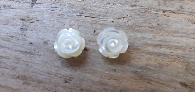 Trandafirasi sidef alb, semigauriti, 10-11 mm (2 buc)