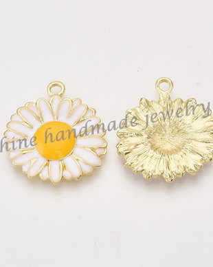 Pandantiv margareta, 28.5x26x2.5mm