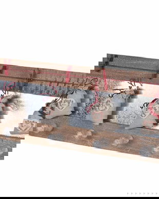 Cuier din lemn masiv bej antichizat cu sapte agatatori