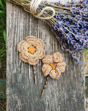 Agrafe de par flori crosetate, Accesorii handmade de par
