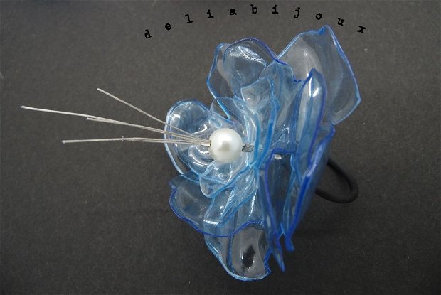 Inel handmade unicat - perla de plastic si plastic reciclat (cod640)