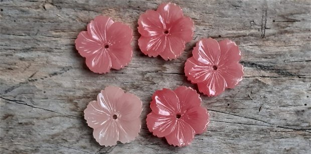 Floare gravata din pasta de coral roz, 20 mm
