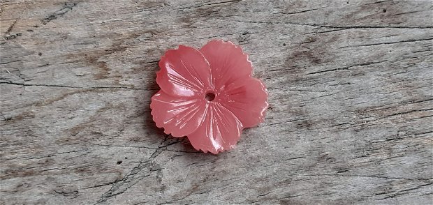Floare gravata din pasta de coral roz, 20 mm