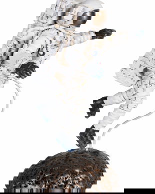 Astronaut- statueta din rasini cu un strat ceramic