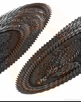 Caseta din rasini cu motive religioase