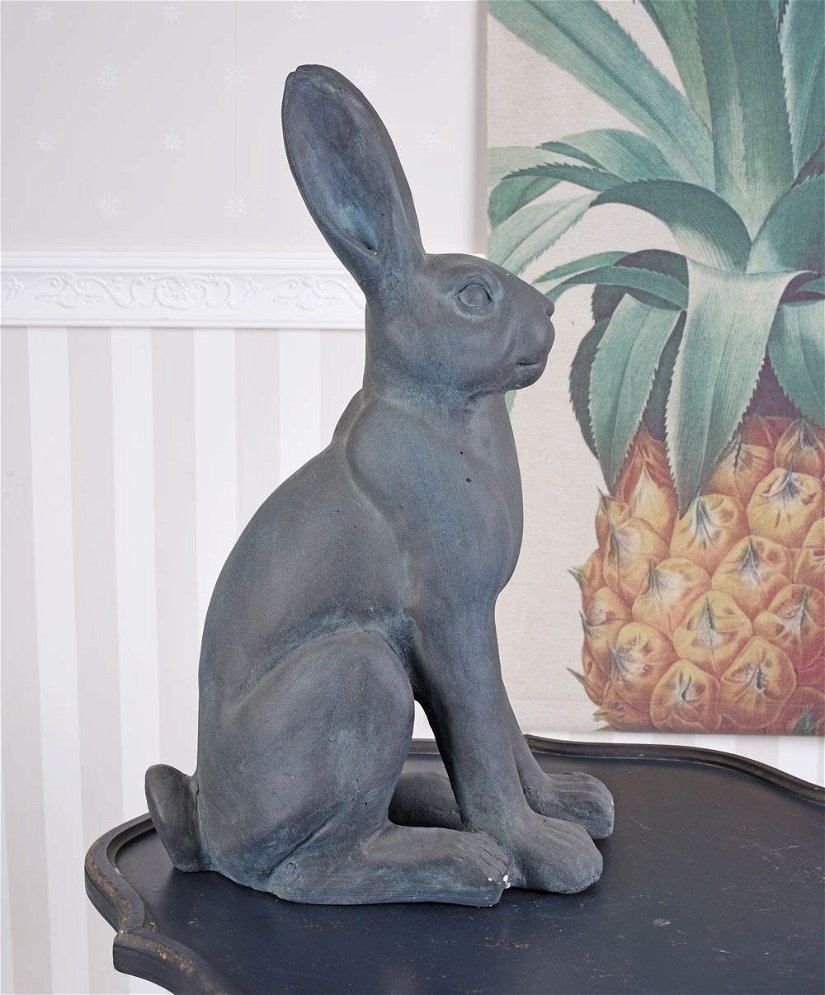 Statueta de gradina cu un iepure gri din rasini