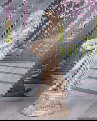 Statueta de gradina din rasini cu o femeie