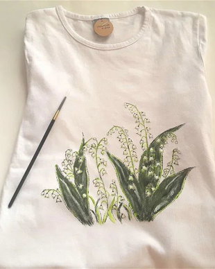 Tricou pictat cu lacramioare