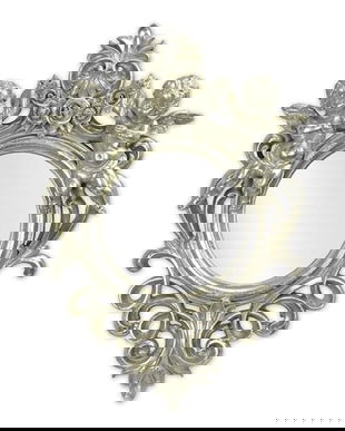 Oglinda  cu o rama argintie cu decoratiuni cu ingerasi