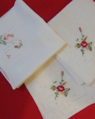 3 batiste fine cu broderie  manuala