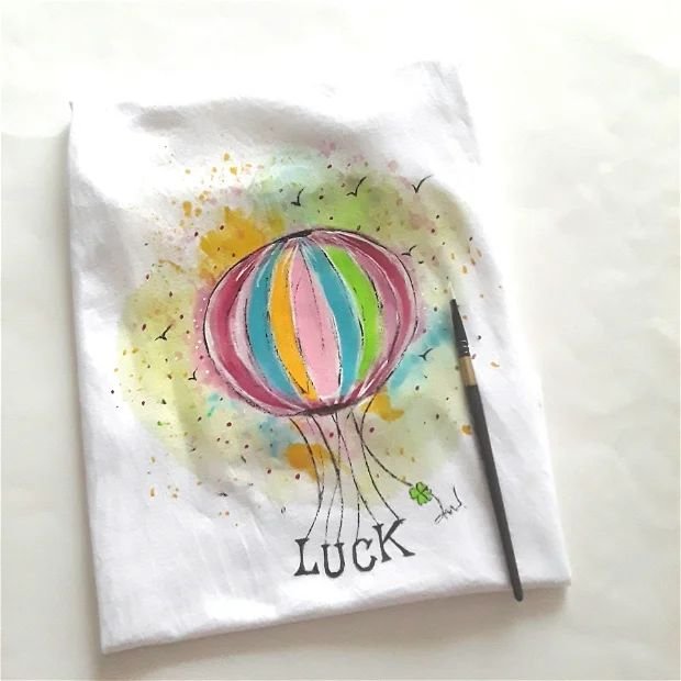 Tricou pictat manual cu balon aer cald Luck