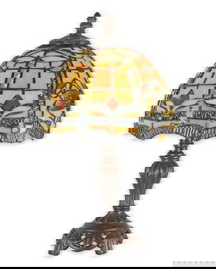 Lampa Tiffany din bronz cu decoratiuni vegetale si florale