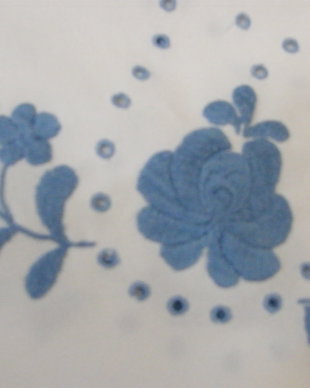 Napron cu broderie manuala