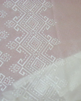 Perdeluta  cu broderie