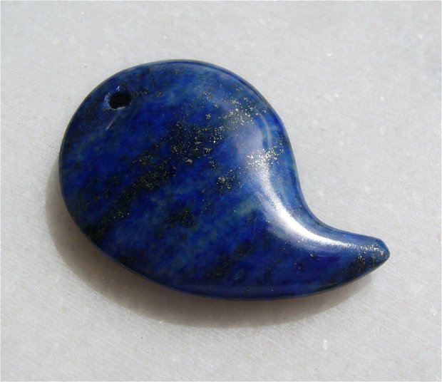 Pandantiv din lapis lazuli aprox 7x26x39 mm