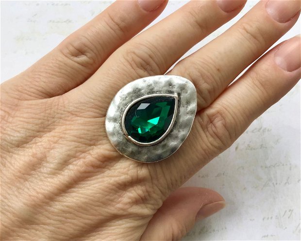 Inel Zamac argintat & cristal verde smarald