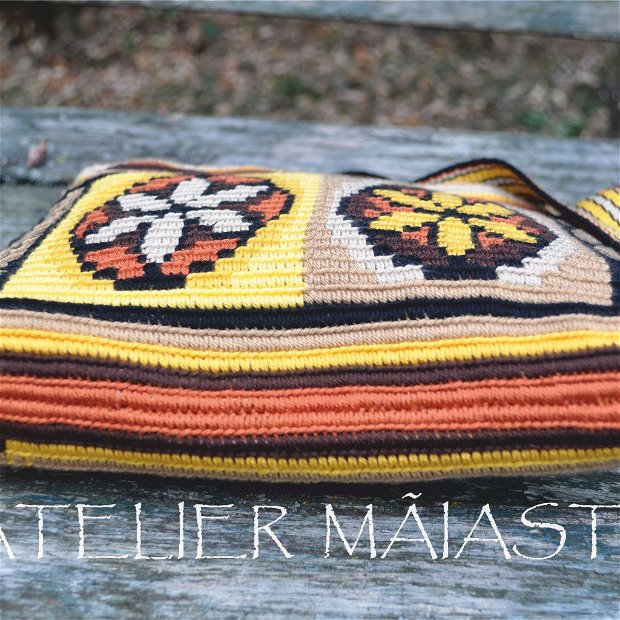 gentuta handmade ornamentata cu motive populare din Maramures scara matii și soare floare