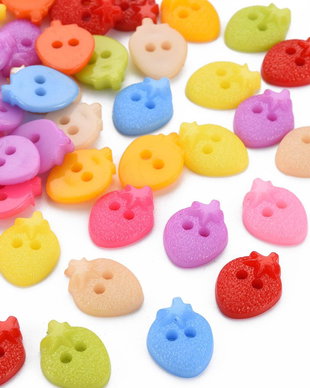 30 x Nasturi din plastic. Nasturi  capsuni