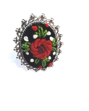 Inel   cu broderie manuala - motive florale