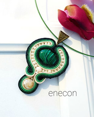 Pandantiv verde soutache,  Pandantiv cu malachit si sidef