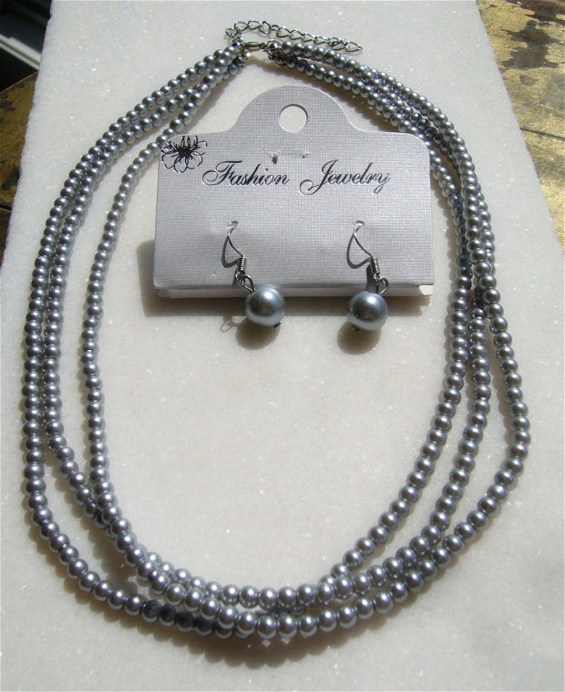 Set din perle mici gri-argintii din acril (plastic) (aprox 4.5 mm)
