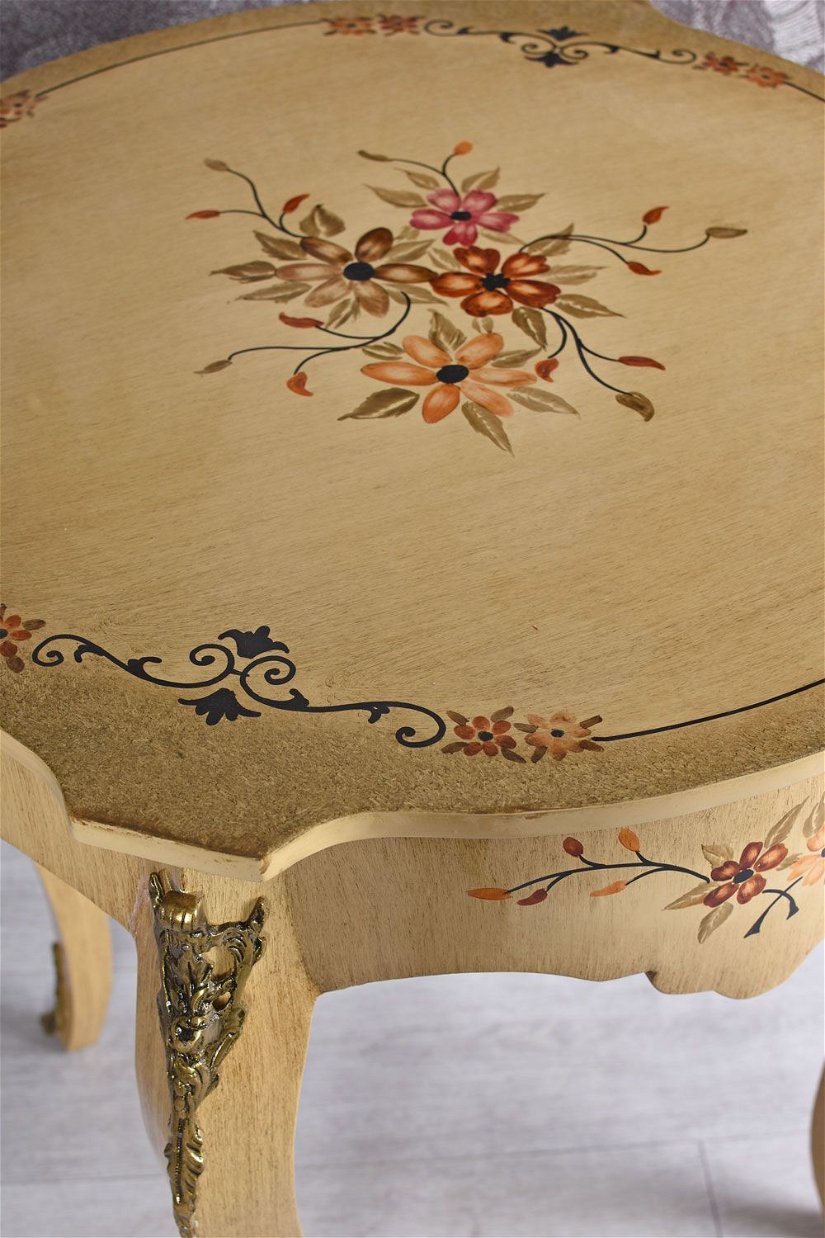 Masa din lemn masiv bej cu flori pictate manual