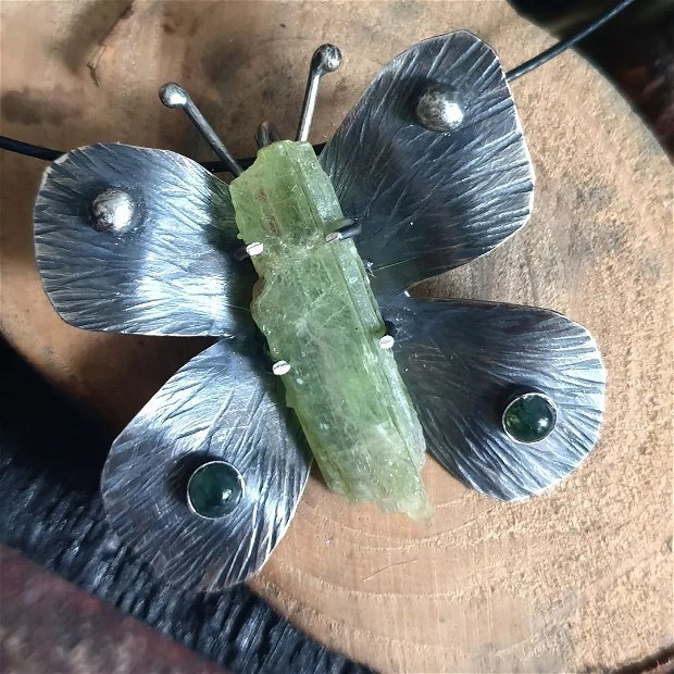 Pandant supradimensionat, din argint 925, kyanite verde si agate,fluture