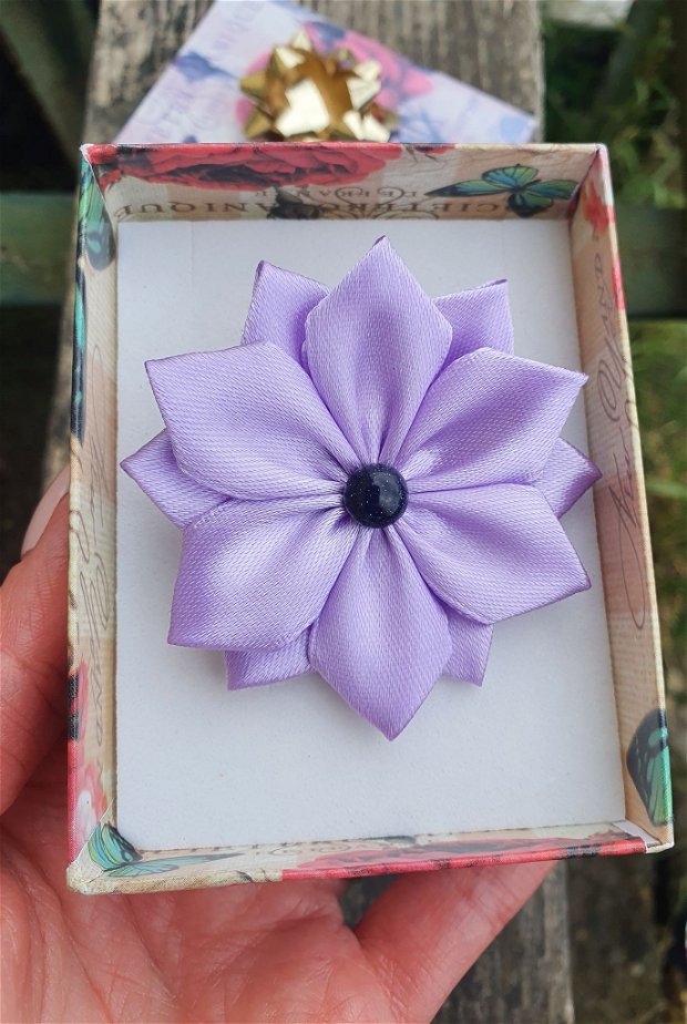 Brosa floare lilac, Brosa handmade din saten