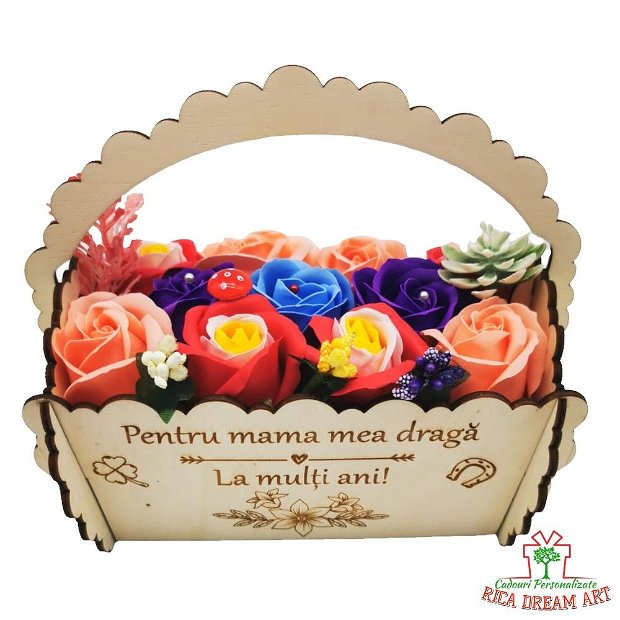 Aranjament floral cosulet gravat "La multi ani Mama", 11 trandafiri de sapun culori diverse