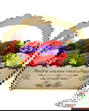 Aranjament floral cosulet gravat "Pentru mama mea draga", 11 trandafiri de sapun culori diverse