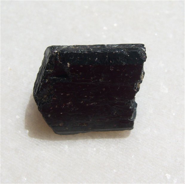 Turmalina neagra NATURALA bruta aprox 14x15x19 mm (aprox 7.5 g)