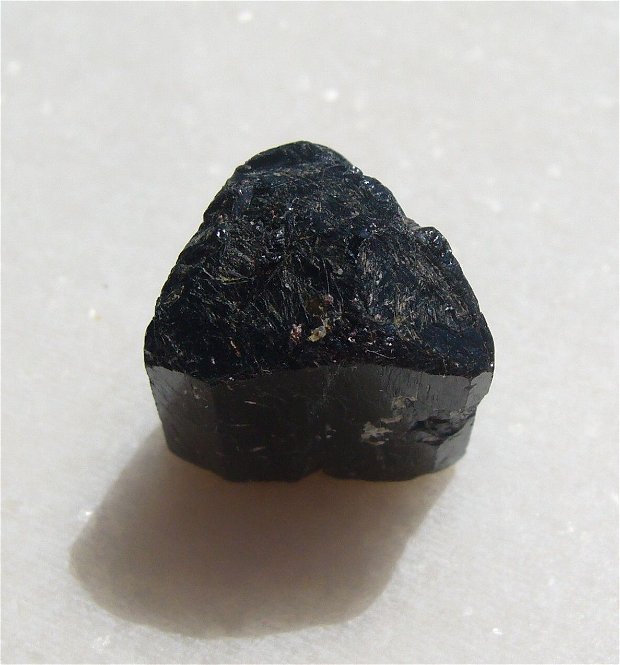 Turmalina neagra NATURALA bruta aprox 14x15x19 mm (aprox 7.5 g)