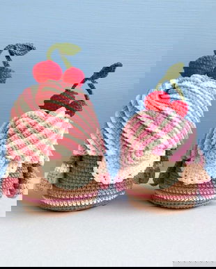 Jucarie crosetata gnom, Cupcake, Briosa crosetata, Papusa crosetata, Papusa gnom, Papusa cupcake, Gnom crosetat, Gnom de plus, Jucarie cupcake, Gnom cupcake