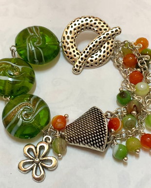BRATARA ȘI CERCEI~FRESH GREEN~agate fatetate,mărgele lampwork,accesorii argintate
