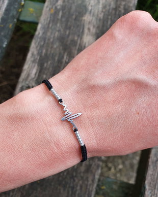Bratara heartbeat, Bratara neagra macrame, Bratara subtire